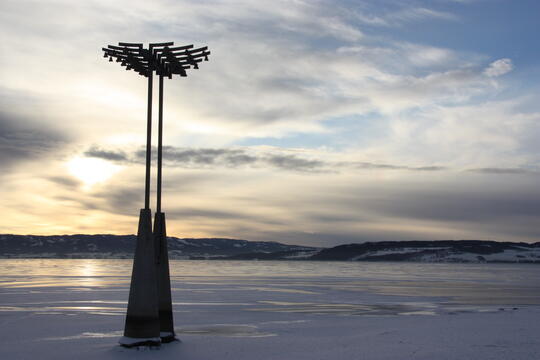 Klokkespillet har blitt et fint og mye fotografert landemerke for Hamar - til alle årstider. Her er det i vinterlys.